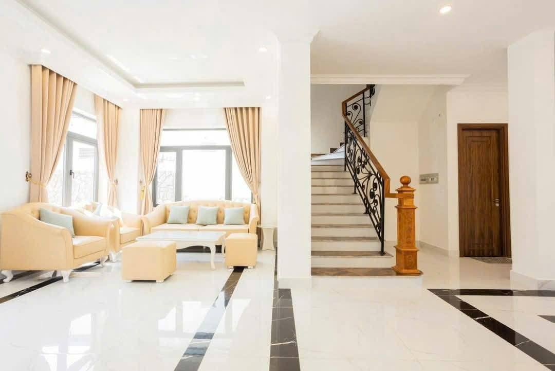GIẢM GIÁ BÁN GẤP BIỆT THỰ ĐẸP KHU ROYAL VILLA ĐÀ LẠT – GIÁ CHỈ 10.5 TỶ! - Ảnh 1